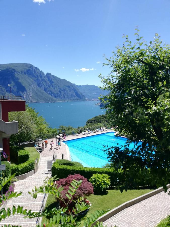 Attico With Big Terrace In Residence With Pool Valbrona Exteriör bild