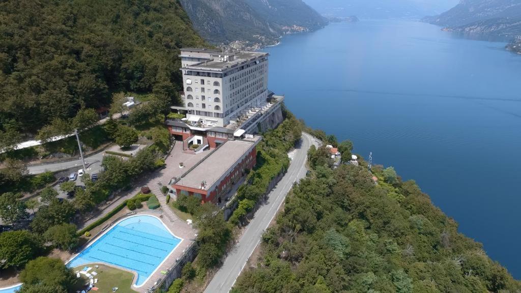 Attico With Big Terrace In Residence With Pool Valbrona Exteriör bild